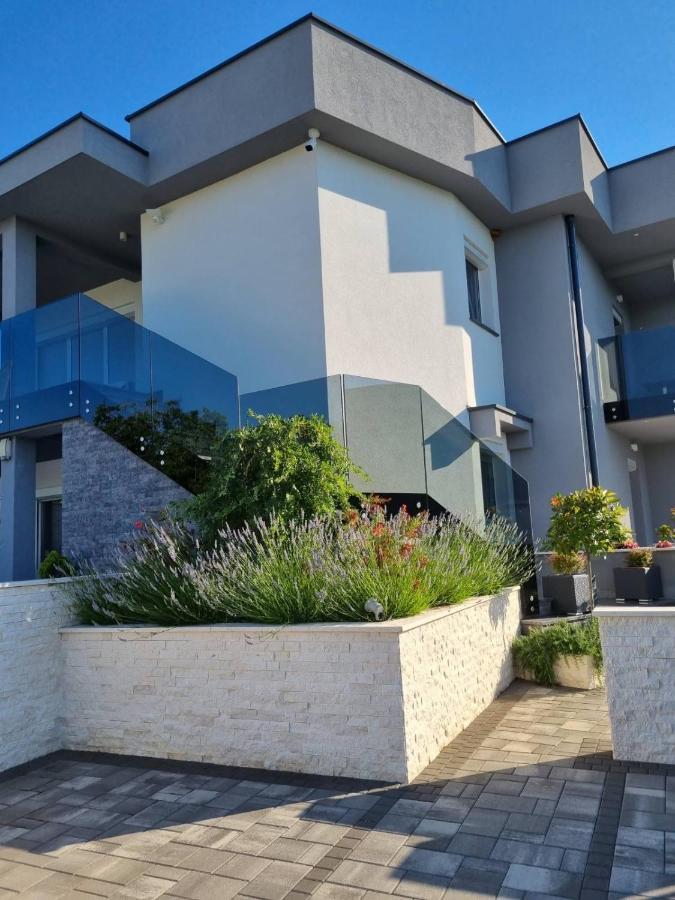 Apartman Paola Vrh  Eksteriør billede